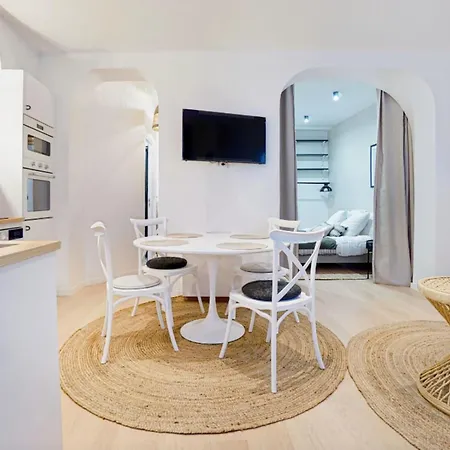 Appartamento Ideally Located In 15 *