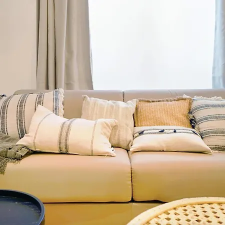 Ideally Located In 15 * Parigi