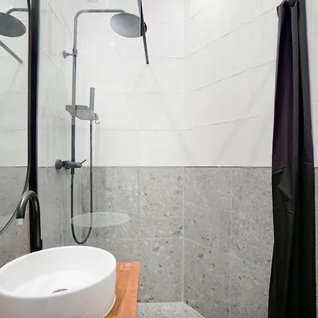 Ideally Located In 15 * Parigi
