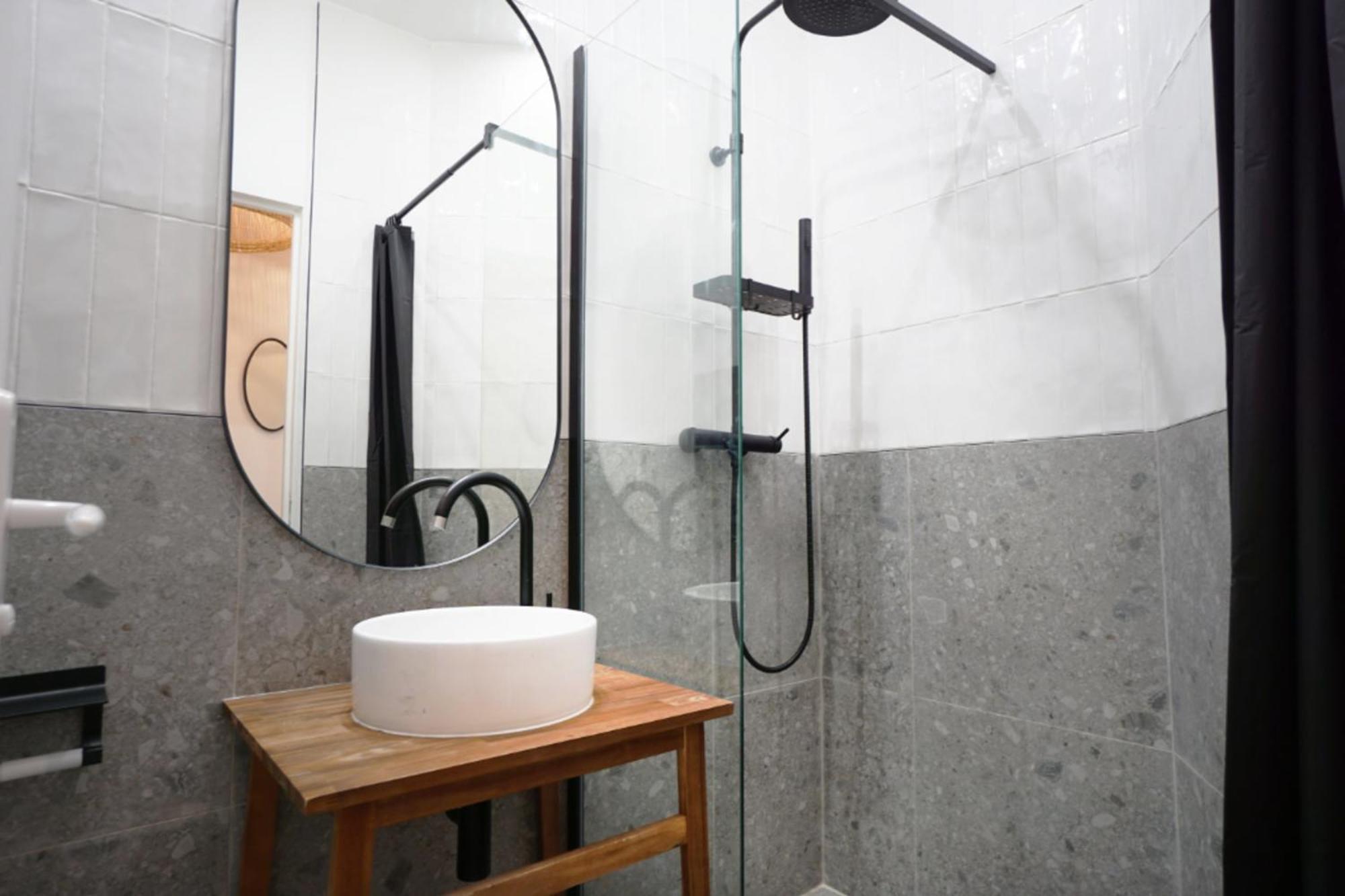 Apartment Ideally Located In 15 *